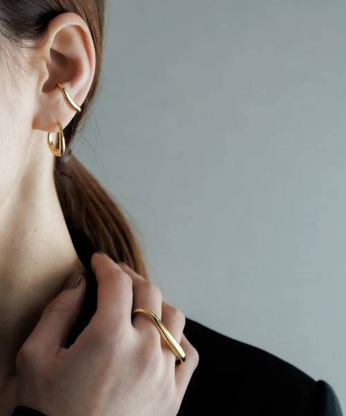 ISOLATION（アイソレーション）の「【ISOLATION / アイソレーション】Curve Earcuff /  カーブイヤーカフ（イヤーカフ・レディース・ゴールド・S）」の4枚目の写真