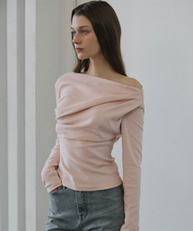 DEHEVE（デヘヴェ）の「One Off-shoulder Sleeve [Pink]（Tシャツ/カットソー）」