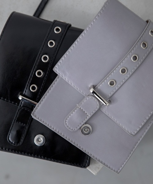 VACANCY(ヴァカンシー)の「バックルデザインミニショルダーバッグ/ポシェット(ショルダーバッグ・レディース・ブラック/グレー・FREE)」の4枚目の写真