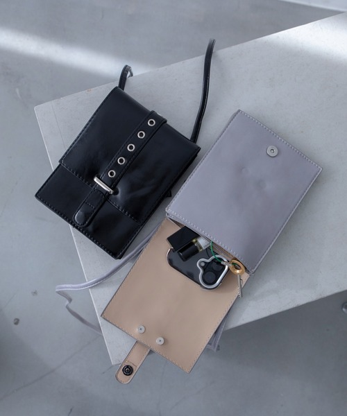 VACANCY(ヴァカンシー)の「バックルデザインミニショルダーバッグ/ポシェット(ショルダーバッグ・レディース・ブラック/グレー・FREE)」の6枚目の写真