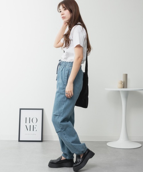 aity(アイティ)の「M-4L リラックスワイドパラシュートデニムパンツ(デニムパンツ・レディース・ライトブルー/ワンウォッシュ/ネイビー・M/L/LL/3L/4L)」の10枚目の写真