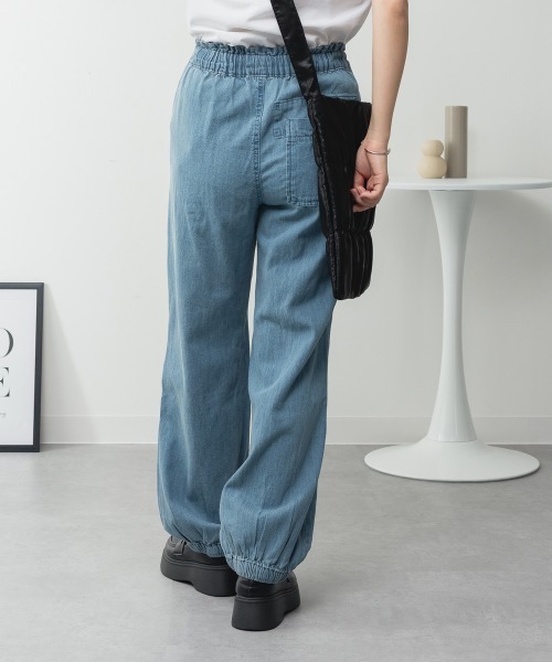 aity(アイティ)の「M-4L リラックスワイドパラシュートデニムパンツ(デニムパンツ・レディース・ライトブルー/ワンウォッシュ/ネイビー・M/L/LL/3L/4L)」の13枚目の写真