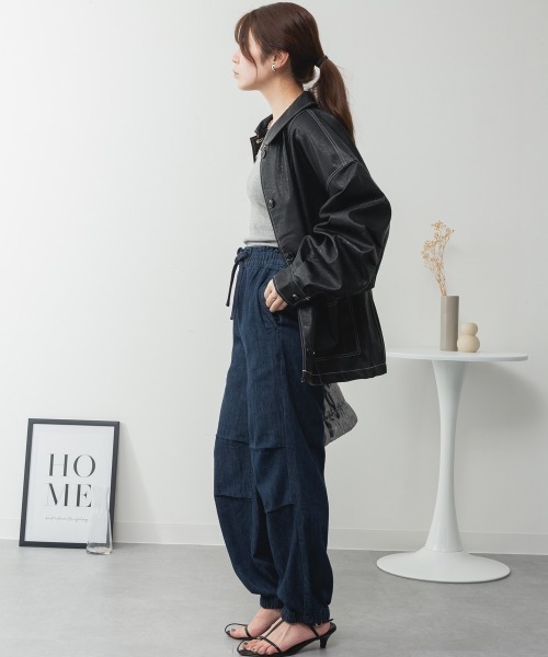 aity(アイティ)の「M-4L リラックスワイドパラシュートデニムパンツ(デニムパンツ・レディース・ライトブルー/ワンウォッシュ/ネイビー・M/L/LL/3L/4L)」の18枚目の写真