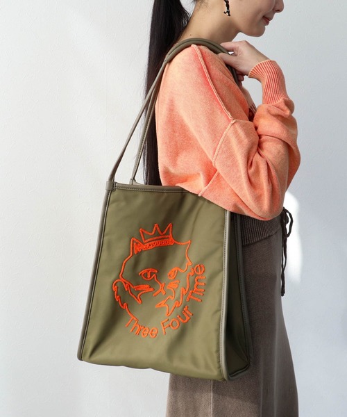 Three Four Time（ｽﾘｰﾌｫｰﾀｲﾑ）の「Three Four Time 刺繍ナイロントート（トートバッグ・レディース・ブラック/グリーン・FREE）」の2枚目の写真