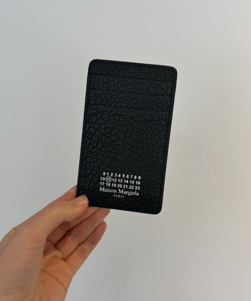 Maison Margiela(メゾンマルジェラ)の「Maison Margiela VERTICAL CARD HOLDER(名刺入れ・メンズ・ブラック・FREE)」の3枚目の写真