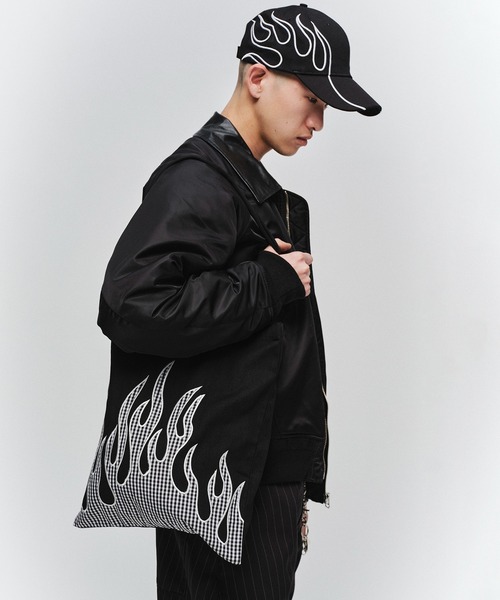 JIEDA(ジエダ)の「FLAME PATTERN TOTE BAG(エコバッグ/サブバッグ・メンズ・ブラウン/ブラック/ホワイト・ONESIZE)」の2枚目の写真