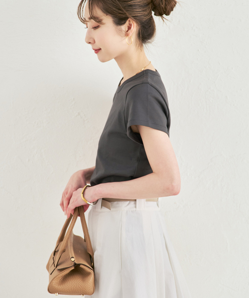 Noble(ノーブル)の「《追加・WEB限定カラー》スビンコットンスムースコンパクトTシャツ(Tシャツ/カットソー・レディース・ピンク/ホワイト/チャコールグレー/イエロー・FREE)」の11枚目の写真