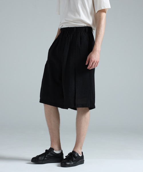 Y-3（ワイスリー）の「Y-3 CRINKLE PLEATED SHORTS（その他パンツ・メンズ・ブラック・X-LARGE/LARGE/MEDIUM/SMALL/X-SMALL）」の2枚目の写真