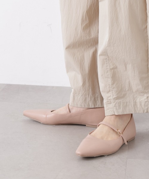 NANO universe(ナノユニバース)の「メリージェーンフラットパンプス(パンプス・レディース・ライトベージュ/ブラック・38/37/36)」の2枚目の写真