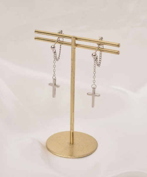 TONE SELECT GOODS(トーンセレクトグッズ)の「【float】クロス モチーフ チェーン シルバー ピアス(ピアス(両耳用)・レディース・シルバー・FREE)」の2枚目の写真