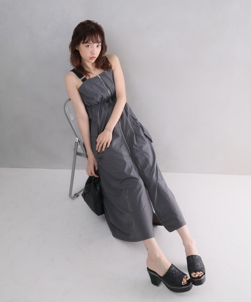 VIVIAN(ヴィヴィアン)の「キラキラグリッター厚底プラットフォームミュールサンダル ZOZOTOWN+オフィシャルサイト限定商品(サンダル・レディース・シルバー系その他5/ゴールド系その他4/ブラック×グレー・S/M/L)」の8枚目の写真