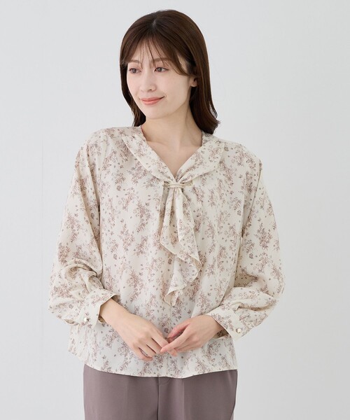 Jayro（ジャイロ）の「チェーン付きボウタイブラウス（シャツ/ブラウス・レディース・ホワイト/ホワイト系その他/ライトグリーン/ブルー/ネイビー・M）」の2枚目の写真