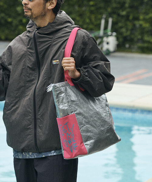 FREAK'S STORE(フリークスストア)の「藤本美貴 × FREAK'S STORE/フリークスストア メッセージ ロゴ ビッグ ピクニックバッグ(トートバッグ・レディース・ブラック/ピンク/ブルー・ONE SIZE)」の4枚目の写真