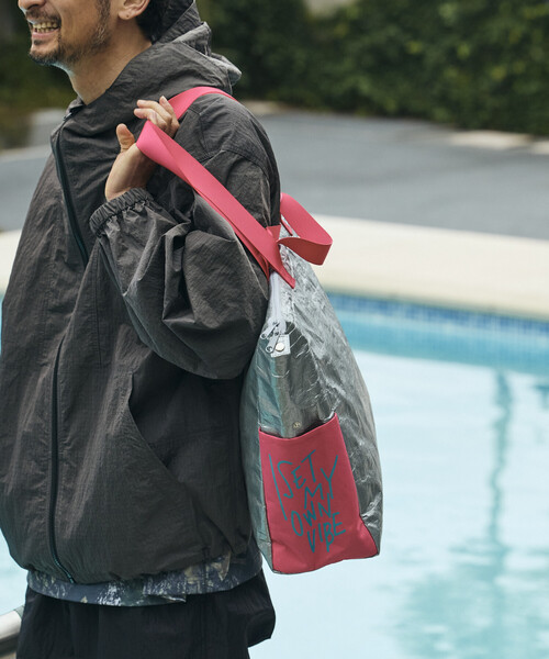 FREAK'S STORE(フリークスストア)の「藤本美貴 × FREAK'S STORE/フリークスストア メッセージ ロゴ ビッグ ピクニックバッグ(トートバッグ・レディース・ブラック/ピンク/ブルー・ONE SIZE)」の8枚目の写真