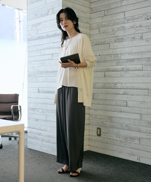 qualite（カリテ）の「【接触冷感】シアーオーバーカーディガン　春服　夏服　オフィスカジュアル　羽織り（シャツ/ブラウス・レディース・ブラック/カーキ/オフホワイト・フリー）」の6枚目の写真