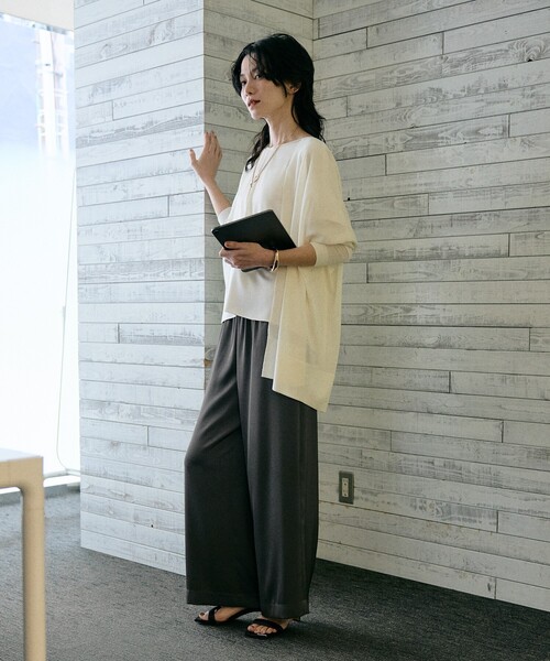 qualite（カリテ）の「【接触冷感】シアーオーバーカーディガン　春服　夏服　オフィスカジュアル　羽織り（シャツ/ブラウス・レディース・ブラック/カーキ/オフホワイト・フリー）」の7枚目の写真