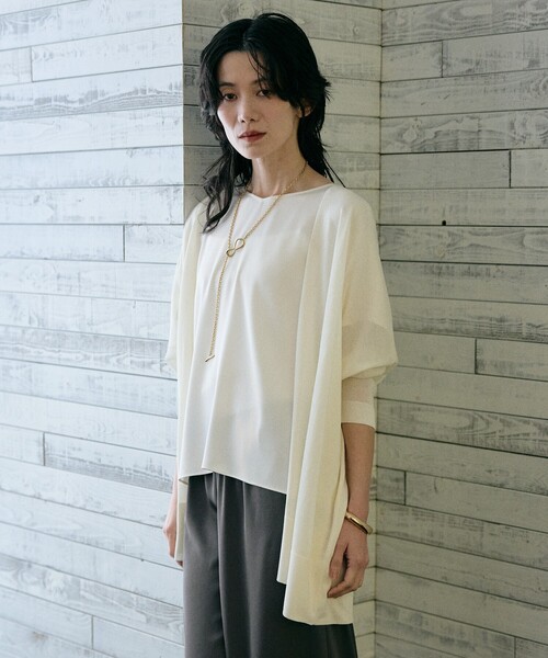 qualite（カリテ）の「【接触冷感】シアーオーバーカーディガン　春服　夏服　オフィスカジュアル　羽織り（シャツ/ブラウス・レディース・ブラック/カーキ/オフホワイト・フリー）」の8枚目の写真