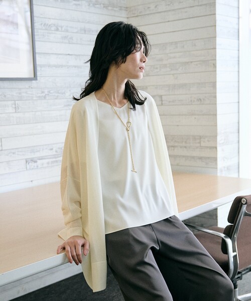 qualite（カリテ）の「【接触冷感】シアーオーバーカーディガン　春服　夏服　オフィスカジュアル　羽織り（シャツ/ブラウス・レディース・ブラック/カーキ/オフホワイト・フリー）」の11枚目の写真