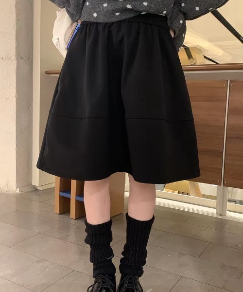 Aelina(エリナ)の「メルトン花柄Aラインショートスカート(スカート・レディース・チャコールグレー/ブラック/ベージュ/ブラウン/グレー/ブラック系その他/グレー系その他/ベージュ系その他/ブラック系1/ブラック系3・FREE)」の1枚目の写真