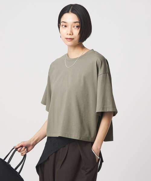 green label relaxing(グリーンレーベルリラクシング)の「<スタイリスト兵藤千尋さんコラボ>クロップド ワイド Tシャツ UVカット(Tシャツ/カットソー・レディース・ダークグレー/オリーブ/オレンジ系その他/オフホワイト・SHORT/FREE)」の5枚目の写真