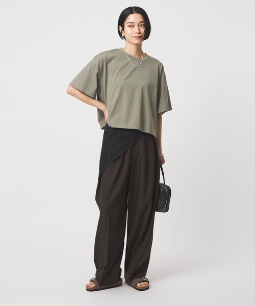 green label relaxing(グリーンレーベルリラクシング)の「<スタイリスト兵藤千尋さんコラボ>クロップド ワイド Tシャツ UVカット(Tシャツ/カットソー・レディース・ダークグレー/オリーブ/オレンジ系その他/オフホワイト・SHORT/FREE)」の7枚目の写真