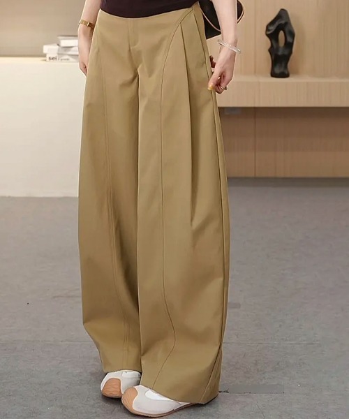 &soiree(アンドソワレ)の「カーブ切り替えベーシックワイドパンツ(その他パンツ・レディース・ブラック/ブラウン/ベージュ・SMALL/MEDIUM/LARGE/X-LARGE)」の4枚目の写真