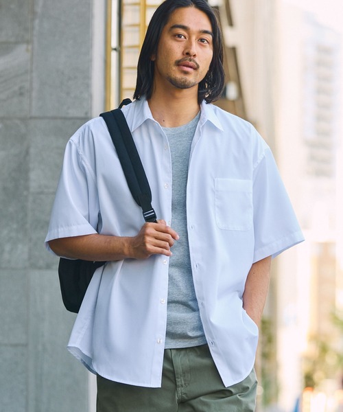 THE CRAFT CREW PRODUCTS(ザクラフトクループロダクツ)の「<接触冷感・イージーケア>マルチファンクショナル ビッグシルエット アソート レギュラーカラー 半袖シャツ【THE CRAFT CREW PRODUCTS】(シャツ/ブラウス・メンズ・オフホワイト/サックスブルー/ブルー系/ブラック系/ベージュ系/ダークグレー/ネイビー系/グレー系/ブラック系2・S/L/M)」の2枚目の写真