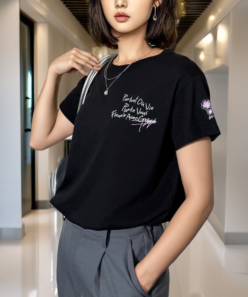 Candlestick（キャンドルスティック）の「手書き風 ロゴ刺繍 コンパクトTシャツ（Tシャツ/カットソー・レディース・スミクロ/ホワイト/ブラック・FREE）」の4枚目の写真