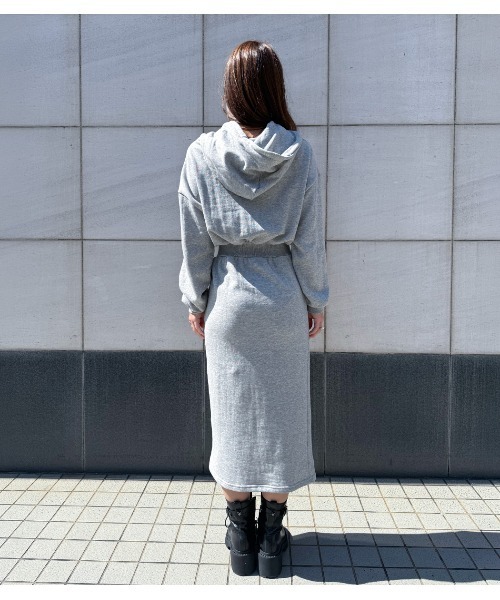 Desert Rose(デザートローズ)の「【DESERT ROSE/デザートローズ】スウェットフーディーワンピース(ワンピース・レディース・ブラック/グレー・FREE)」の7枚目の写真