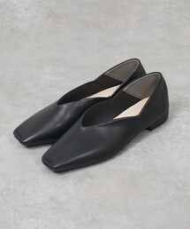 【シープスキン/販売店舗限定】スクエアトゥVカットパンプス