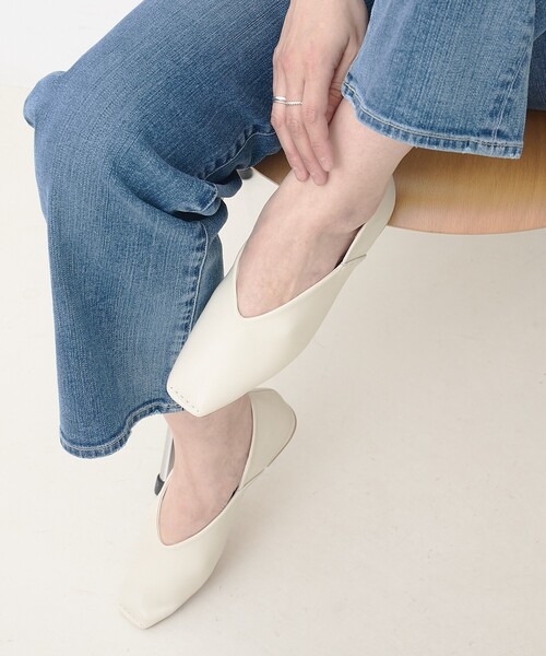 Au BANNISTER(オゥバニスター)の「【販売店舗限定】スクエアトゥVカットパンプス(パンプス・レディース・ブラック/アイボリー/シルバー・35/36/37/38/39)」の22枚目の写真