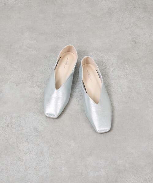 Au BANNISTER(オゥバニスター)の「【販売店舗限定】スクエアトゥVカットパンプス(パンプス・レディース・ブラック/アイボリー/シルバー・35/36/37/38/39)」の21枚目の写真