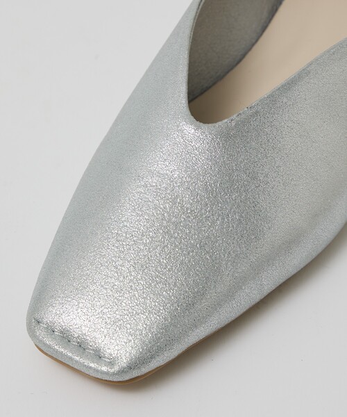 Au BANNISTER(オゥバニスター)の「【販売店舗限定】スクエアトゥVカットパンプス(パンプス・レディース・ブラック/アイボリー/シルバー・35/36/37/38/39)」の17枚目の写真