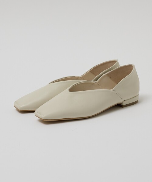 Au BANNISTER(オゥバニスター)の「【販売店舗限定】スクエアトゥVカットパンプス(パンプス・レディース・ブラック/アイボリー/シルバー・35/36/37/38/39)」の15枚目の写真