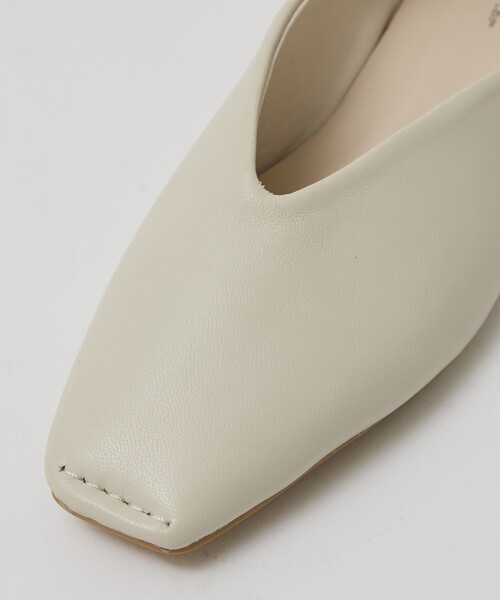 Au BANNISTER(オゥバニスター)の「【販売店舗限定】スクエアトゥVカットパンプス(パンプス・レディース・ブラック/アイボリー/シルバー・35/36/37/38/39)」の12枚目の写真