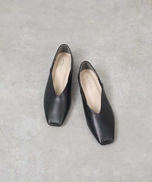 Au BANNISTER(オゥバニスター)の「【販売店舗限定】スクエアトゥVカットパンプス(パンプス・レディース・ブラック/アイボリー/シルバー・35/36/37/38/39)」の11枚目の写真