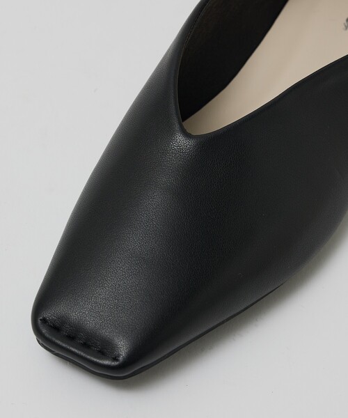 Au BANNISTER(オゥバニスター)の「【販売店舗限定】スクエアトゥVカットパンプス(パンプス・レディース・ブラック/アイボリー/シルバー・35/36/37/38/39)」の7枚目の写真