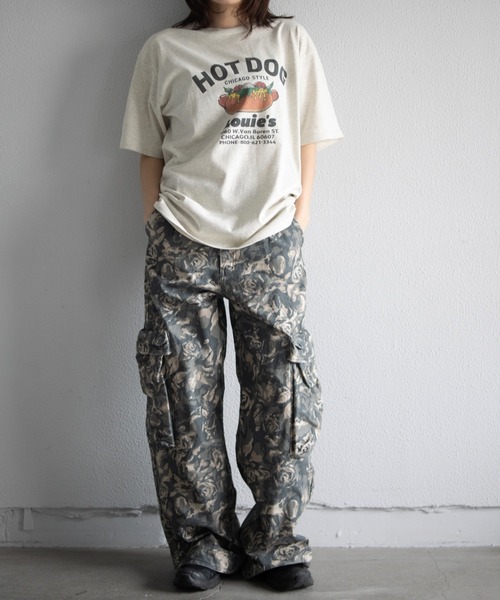 UNIVERSAL OVERALL(ユニバーサルオーバーオール)の「UNIVERSAL OVERALL / HotDog S/S TEE / ホットドッグプリント半袖Tシャツ(Tシャツ/カットソー・メンズ・オートミール/ミント/グレイッシュブルー/ネイビー/ホワイト・S/M/XL/L)」の3枚目の写真