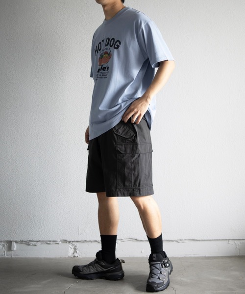 UNIVERSAL OVERALL(ユニバーサルオーバーオール)の「UNIVERSAL OVERALL / HotDog S/S TEE / ホットドッグプリント半袖Tシャツ(Tシャツ/カットソー・メンズ・オートミール/ミント/グレイッシュブルー/ネイビー/ホワイト・S/M/XL/L)」の5枚目の写真
