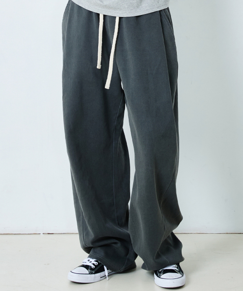 KNITTED(ニッティド)の「ピグメントカーブトレーニングパンツ WASHING CHARCOAL(スウェットパンツ・レディース・その他・MEDIUM/LARGE/X-LARGE)」の1枚目の写真