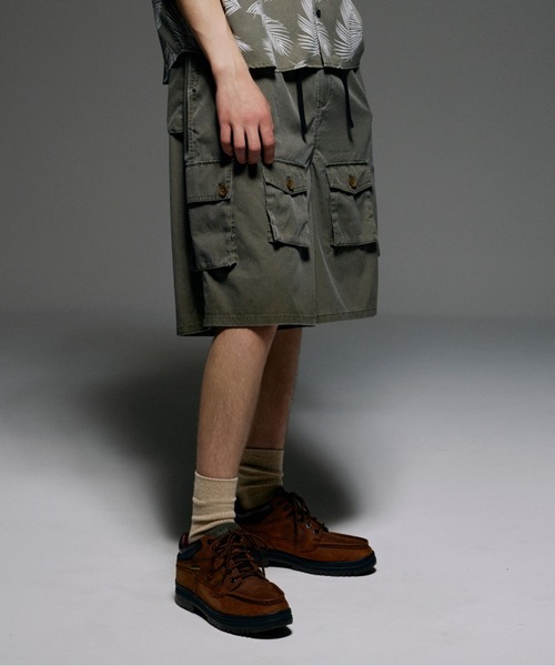 BEAVER(ビーバー)の「B omnivore/ビーオムニボー PIGMENT WIND CLOTH W CARGO SHORTS(その他パンツ・メンズ・ブラック/オリーブ・M/L)」の1枚目の写真