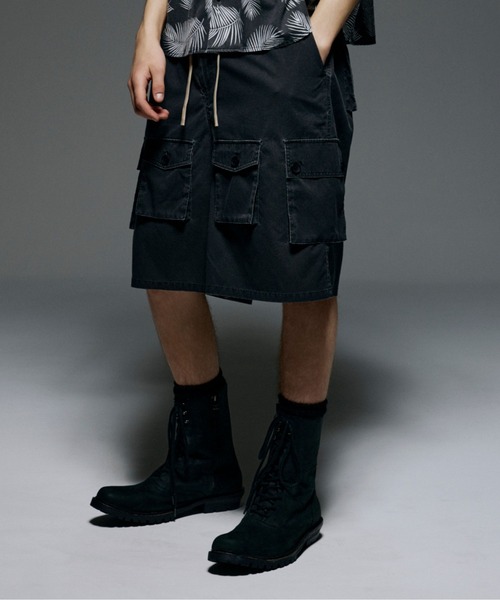 BEAVER(ビーバー)の「B omnivore/ビーオムニボー PIGMENT WIND CLOTH W CARGO SHORTS(その他パンツ・メンズ・ブラック/オリーブ・M/L)」の2枚目の写真