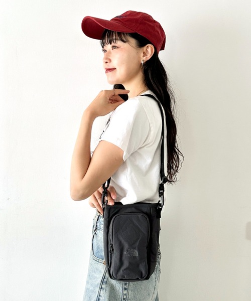 THE NORTH FACE（ザノースフェイス）の「THE NORTH FACE(ザ・ノースフェイス)/ロゴプリント ミニマルチポーチ ショルダー スマホショルダー 財布 ポーチ サコッシュ/LINDEN BOTTLE CROSS BAG（ショルダーバッグ・レディース・チャコールグレー/ブラック/クリーム・FREE）」の15枚目の写真