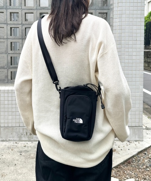 THE NORTH FACE（ザノースフェイス）の「THE NORTH FACE(ザ・ノースフェイス)/ロゴプリント ミニマルチポーチ ショルダー スマホショルダー 財布 ポーチ サコッシュ/LINDEN BOTTLE CROSS BAG（ショルダーバッグ・レディース・チャコールグレー/ブラック/クリーム・FREE）」の8枚目の写真