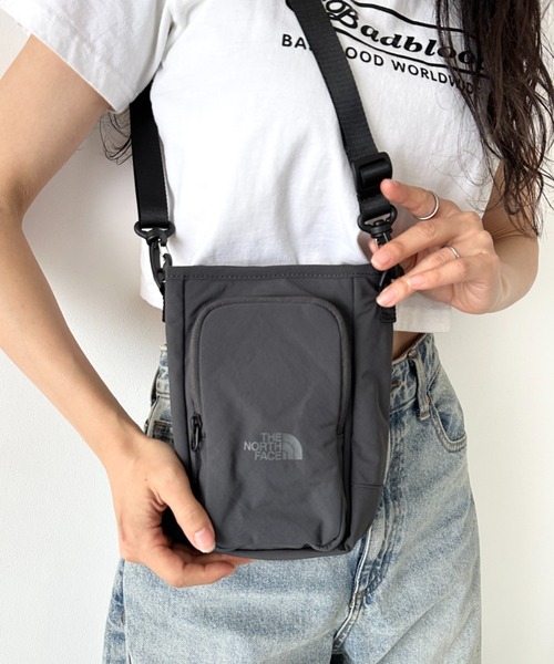 THE NORTH FACE（ザノースフェイス）の「THE NORTH FACE(ザ・ノースフェイス)/ロゴプリント ミニマルチポーチ ショルダー スマホショルダー 財布 ポーチ サコッシュ/LINDEN BOTTLE CROSS BAG（ショルダーバッグ・レディース・チャコールグレー/ブラック/クリーム・FREE）」の13枚目の写真