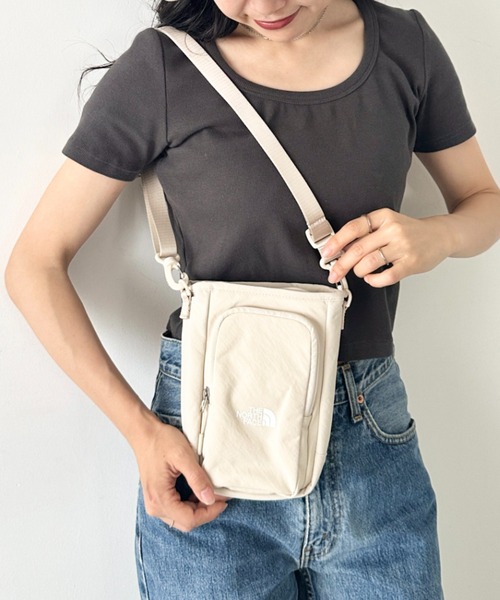 THE NORTH FACE（ザノースフェイス）の「THE NORTH FACE(ザ・ノースフェイス)/ロゴプリント ミニマルチポーチ ショルダー スマホショルダー 財布 ポーチ サコッシュ/LINDEN BOTTLE CROSS BAG（ショルダーバッグ・レディース・チャコールグレー/ブラック/クリーム・FREE）」の18枚目の写真