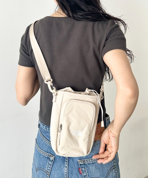 THE NORTH FACE（ザノースフェイス）の「THE NORTH FACE(ザ・ノースフェイス)/ロゴプリント ミニマルチポーチ ショルダー スマホショルダー 財布 ポーチ サコッシュ/LINDEN BOTTLE CROSS BAG（ショルダーバッグ・レディース・チャコールグレー/ブラック/クリーム・FREE）」の21枚目の写真