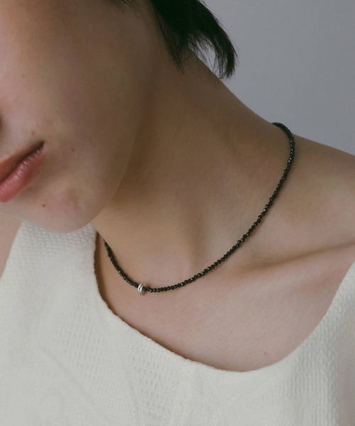 anuke(アンヌーク)の「Color Stone Necklace(ネックレス・レディース・アイボリー/ブラック・FREE)」の2枚目の写真