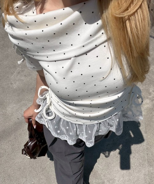 continuer de NICE CLAUP(コンティニューデナイスクラップ)の「オフショル裾レーステレコ(Tシャツ/カットソー・レディース・ピンク/イエロー/ブラック/オフホワイト・FREE)」の2枚目の写真