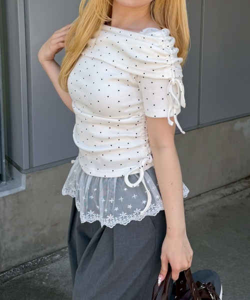 continuer de NICE CLAUP(コンティニューデナイスクラップ)の「オフショル裾レーステレコ(Tシャツ/カットソー・レディース・ピンク/イエロー/ブラック/オフホワイト・FREE)」の6枚目の写真